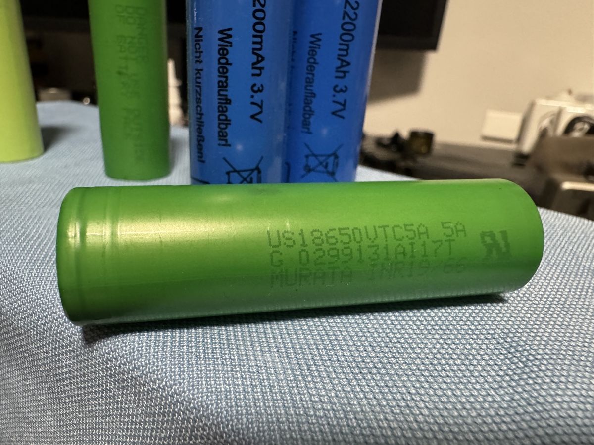 Batterie: 18650 Lithium Ion Batteries - Perfect for Summer Gadgets! – Usato da Viganello venduto da NicodemusRoger 2