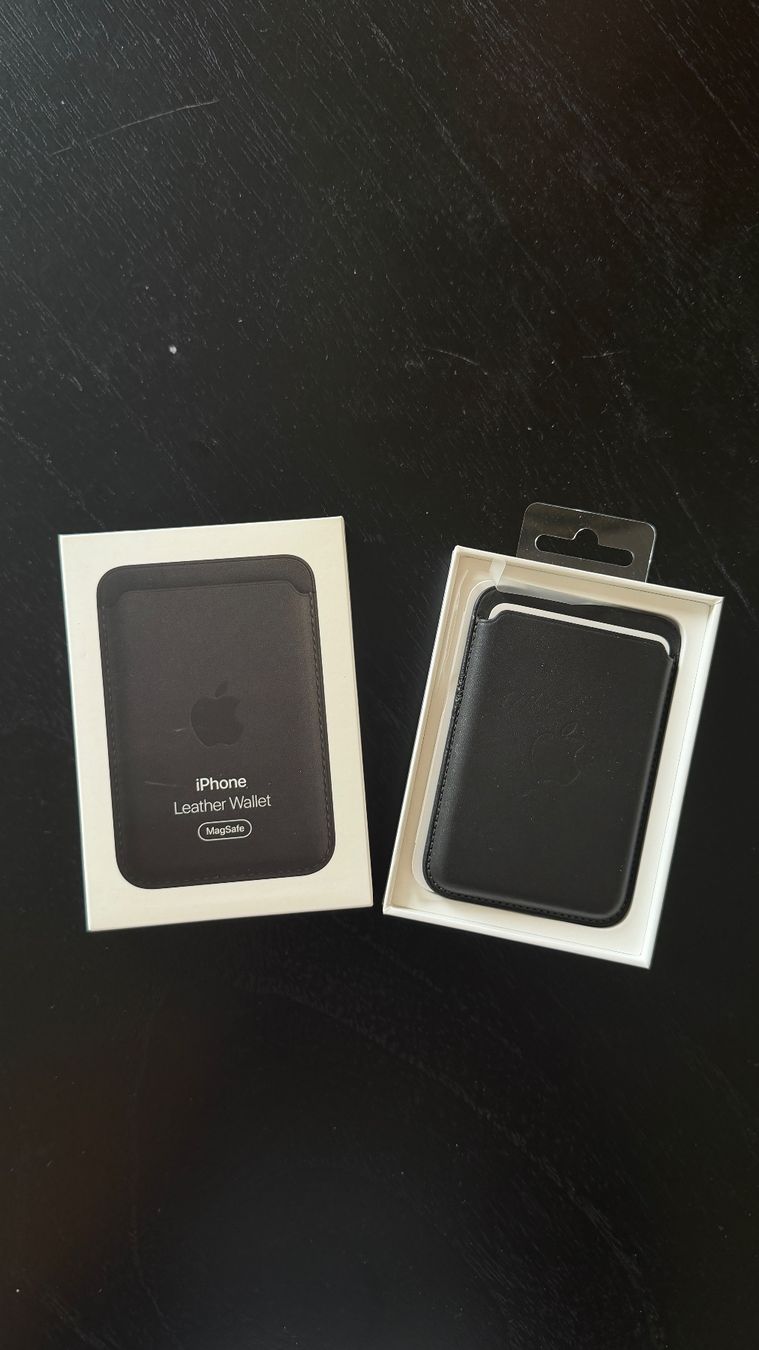 Brieftaschen: Apple Black Magsafe Cardholder – Gebraucht aus Zürich von pre_vy7t
