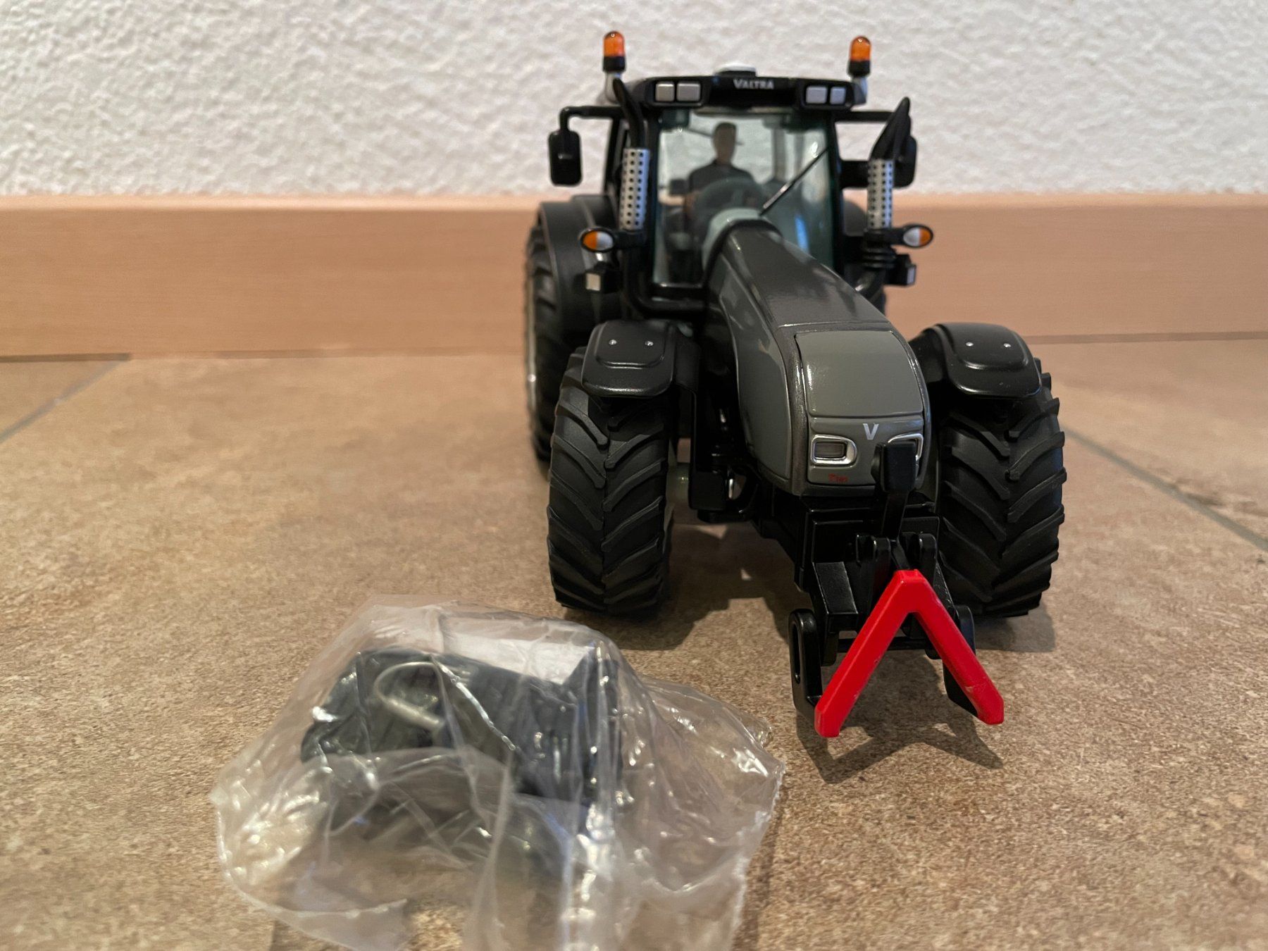 Valtra Tracteurs: SIKU Valtra T161 – Neuf avec emballage d'origine à Kreuzlingen par Stefan1150 1