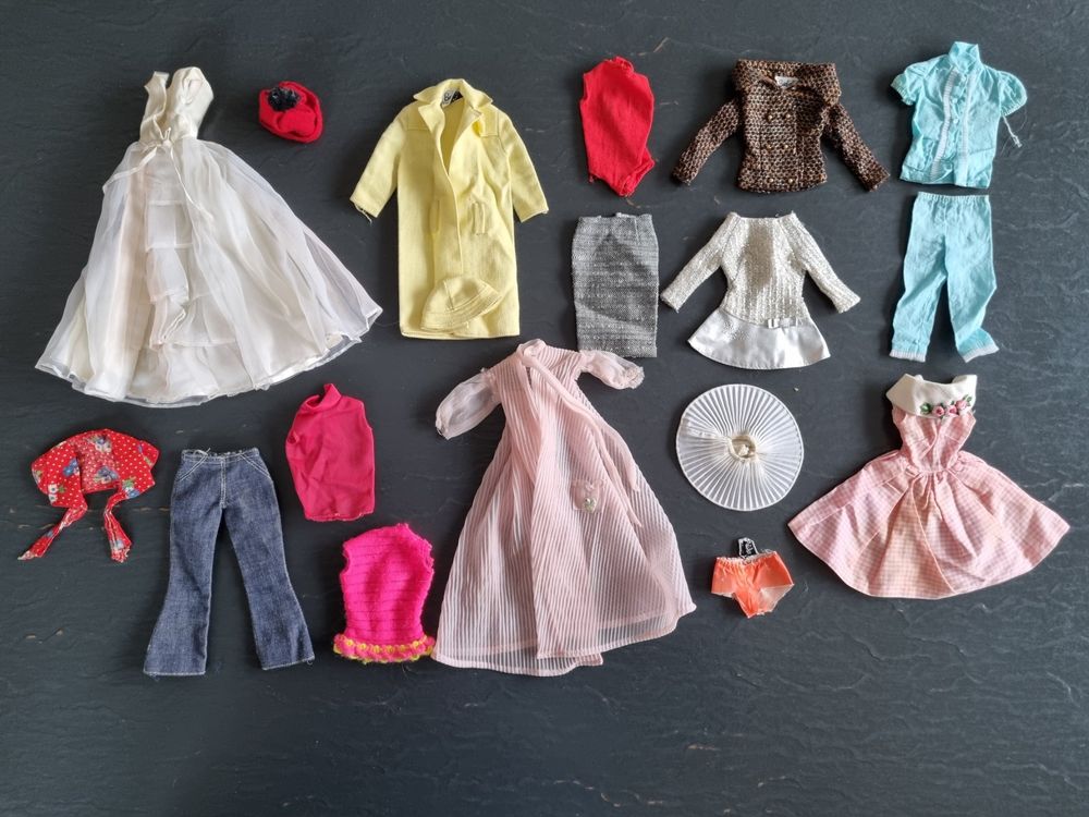 Lot vêtements années 60-70 pour poupée Barbie