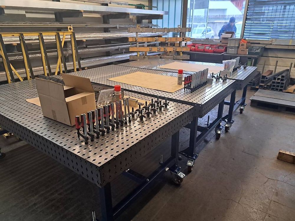 Table de soudure acier ou HARDOX (Gebraucht) in morlon für CHF 5200 ...