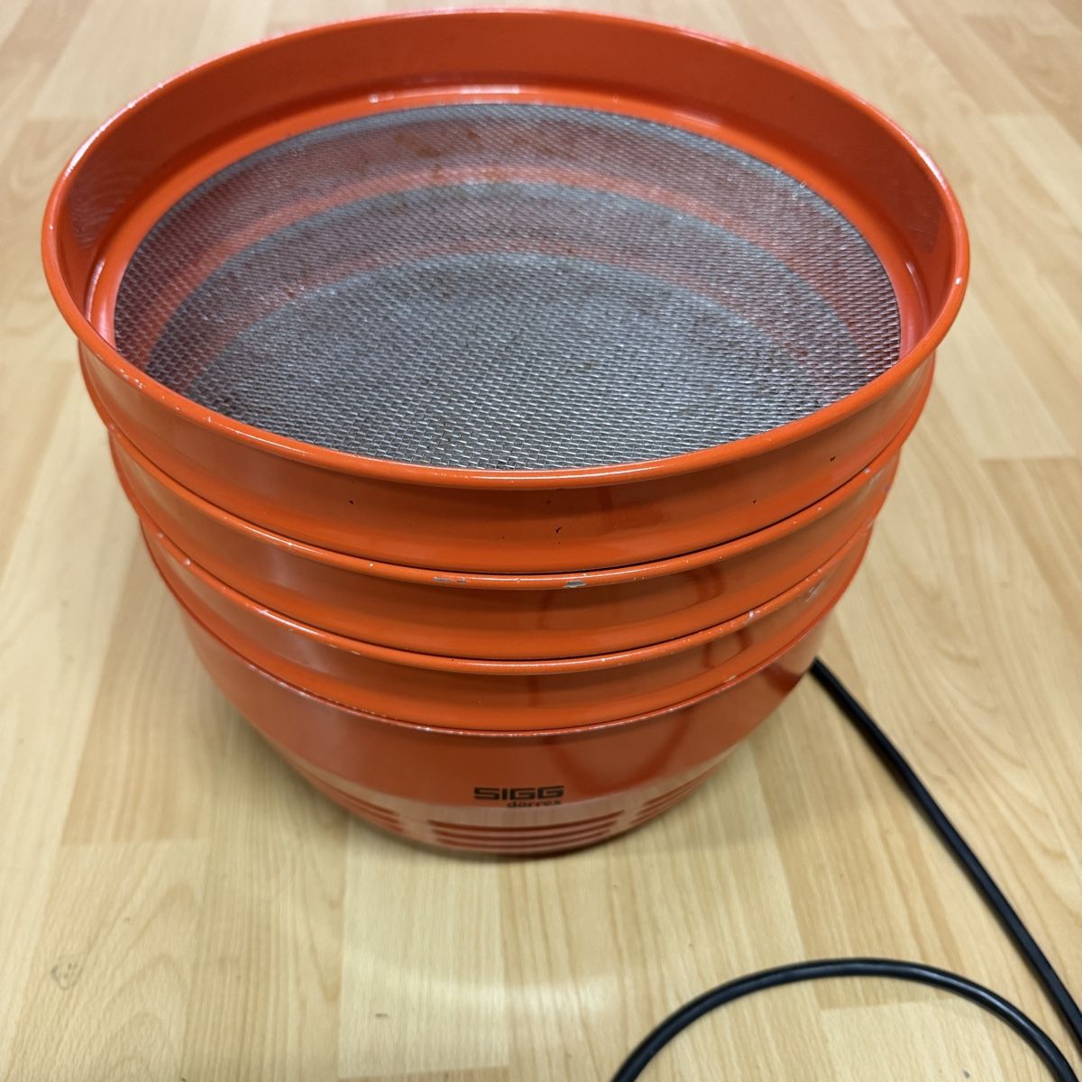 Sigg Appareils de cuisine: Dörrex Sigg orange mit 3 Sieben gebraucht – D'occasion à Thun par BanjoDan 1