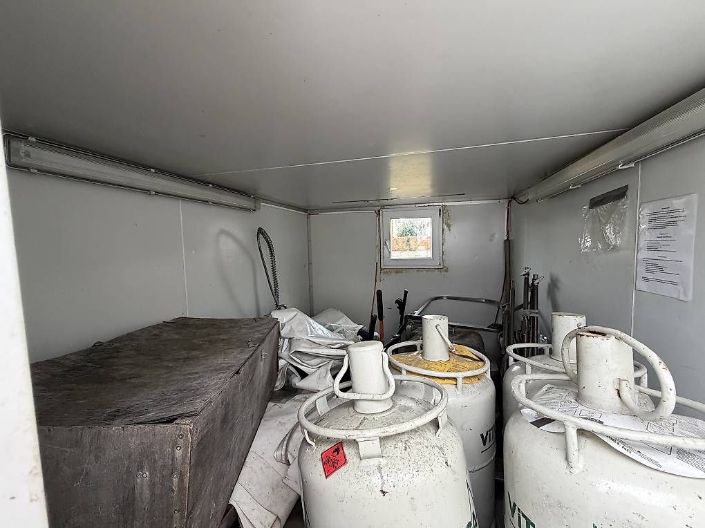 Contenitori edile: Isolierter Container mit Fenster & Lavabo – Usato da Kottwil venduto da Marco.CH_ 2