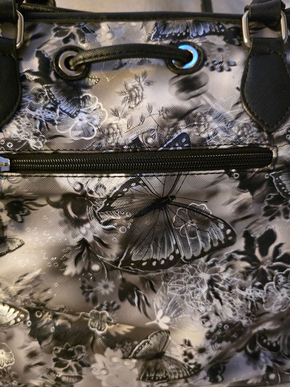 Borse da donna: Schöne Handtasche mit Schmetterlings Muster – Nuovo (secondo la descrizione) da Steffisburg venduto da ang_7fcj 1