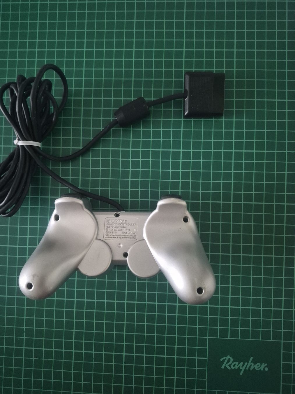 Sony Controller: Sony silver PS2 Controller  – Usato da Meyrin venduto da Retro-GZ 1