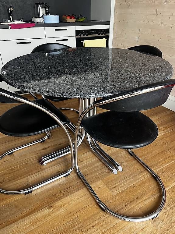 Tavoli: Granittisch mit Metall Fuss  – Usato da Riedstätt venduto da Polebachi 1