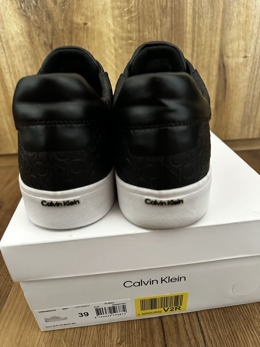Calvin Klein Chaussures femmes: Slip on Black  – D'occasion à Visp par inf_7cg2 3