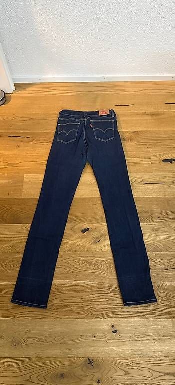Jeans: Levis Slimming Slim Grösse 27 – Usato da Bern venduto da fab_tx65 2