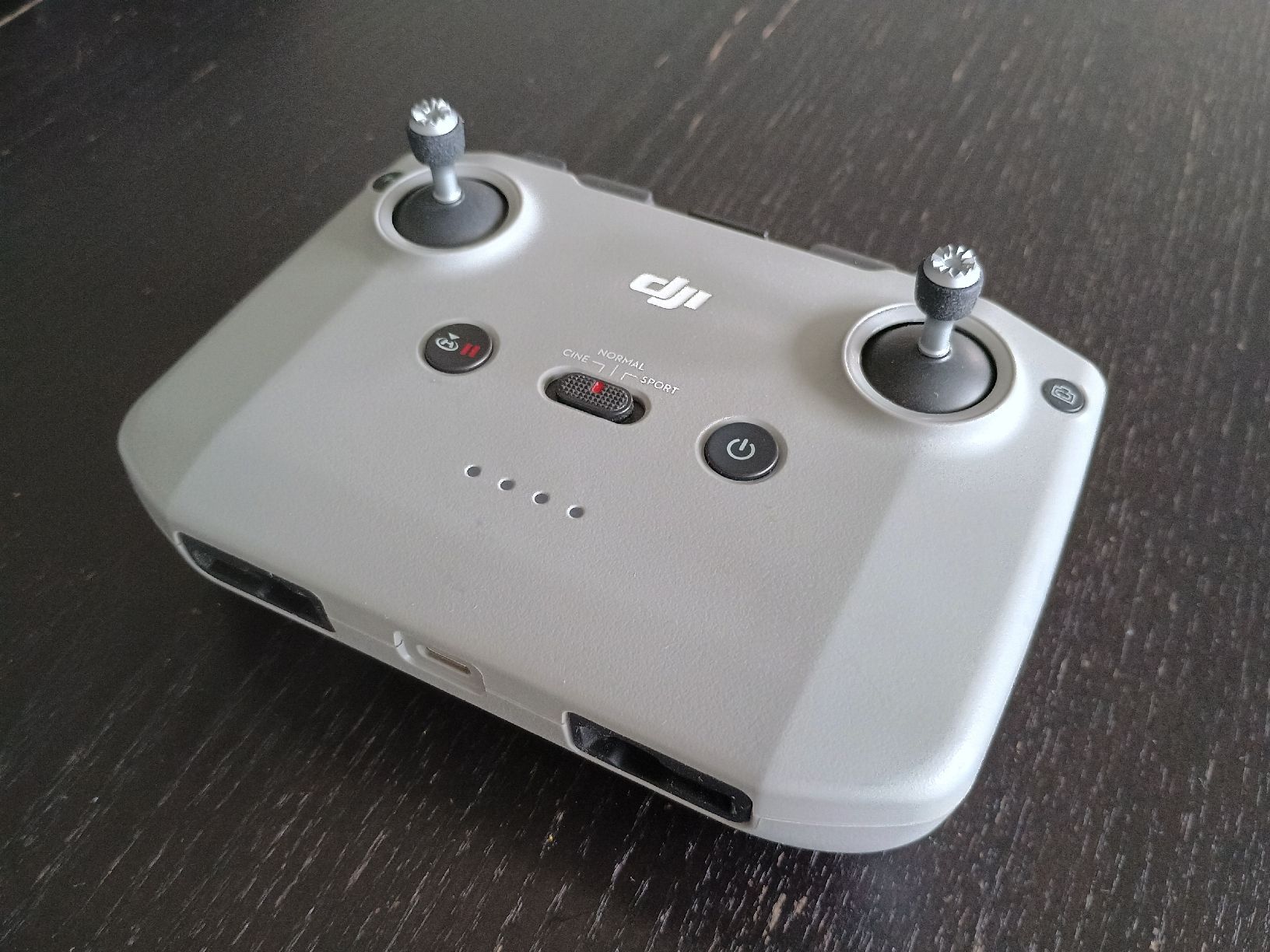 DJI RC Modellbau: Commande DJI  – Gebraucht aus Vétroz von sabathius80