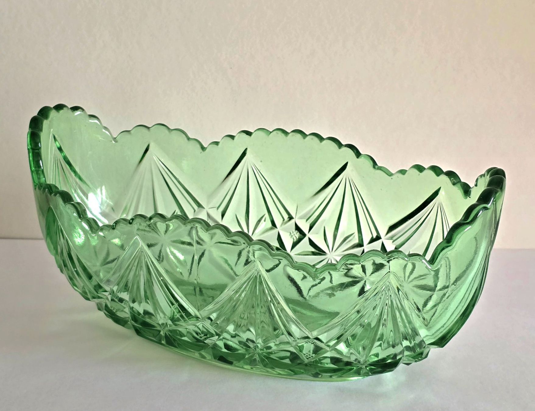 Ciotole: Schale Art Deco, Schiffchen-Form, Jardinère – Usato da Rheinau venduto da MakalekaAloha