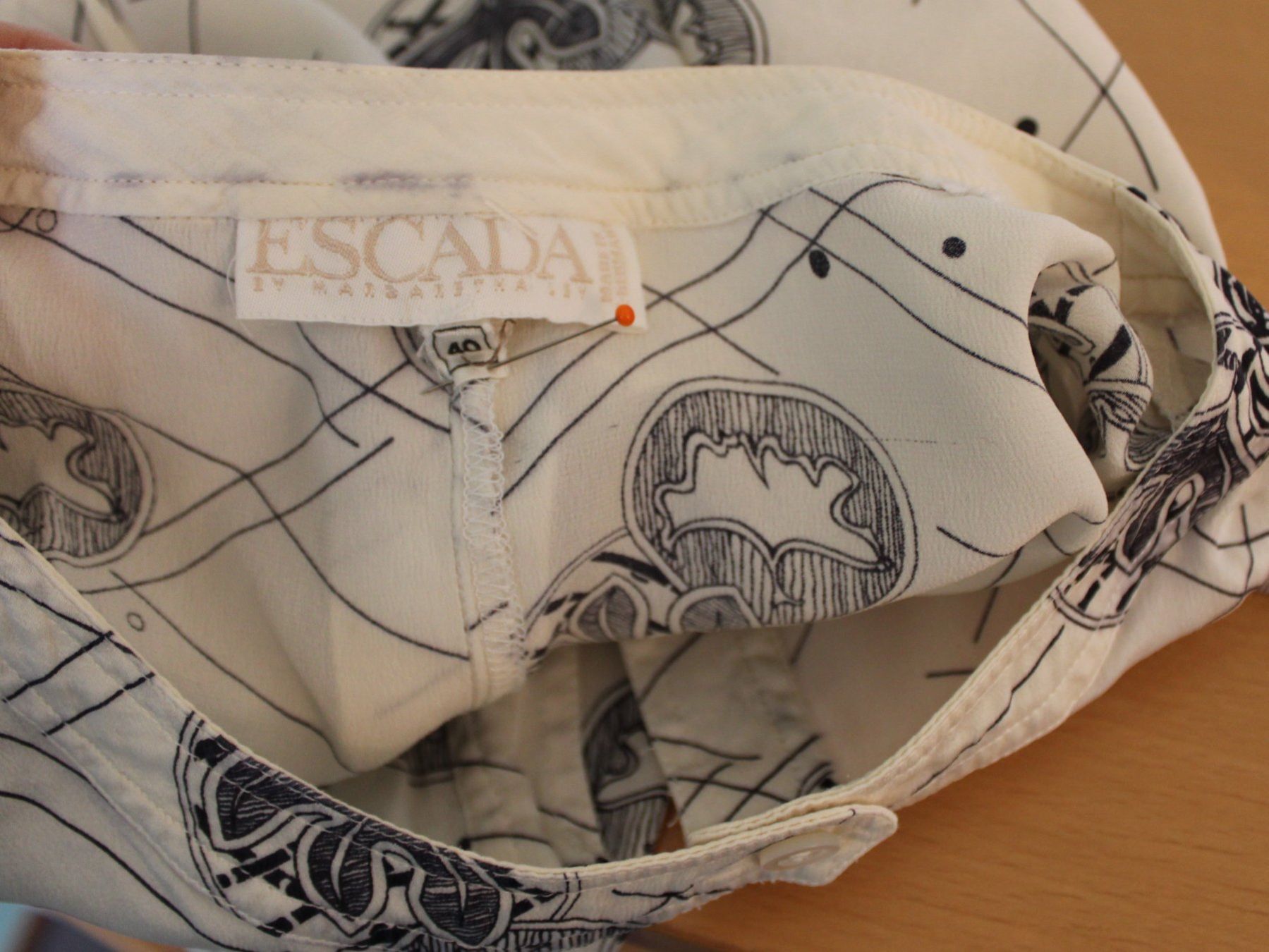 Escada Blusen: Seidenbluse von *ESCADA* – Gebraucht aus Schaan von antikes_und_kurioses 6