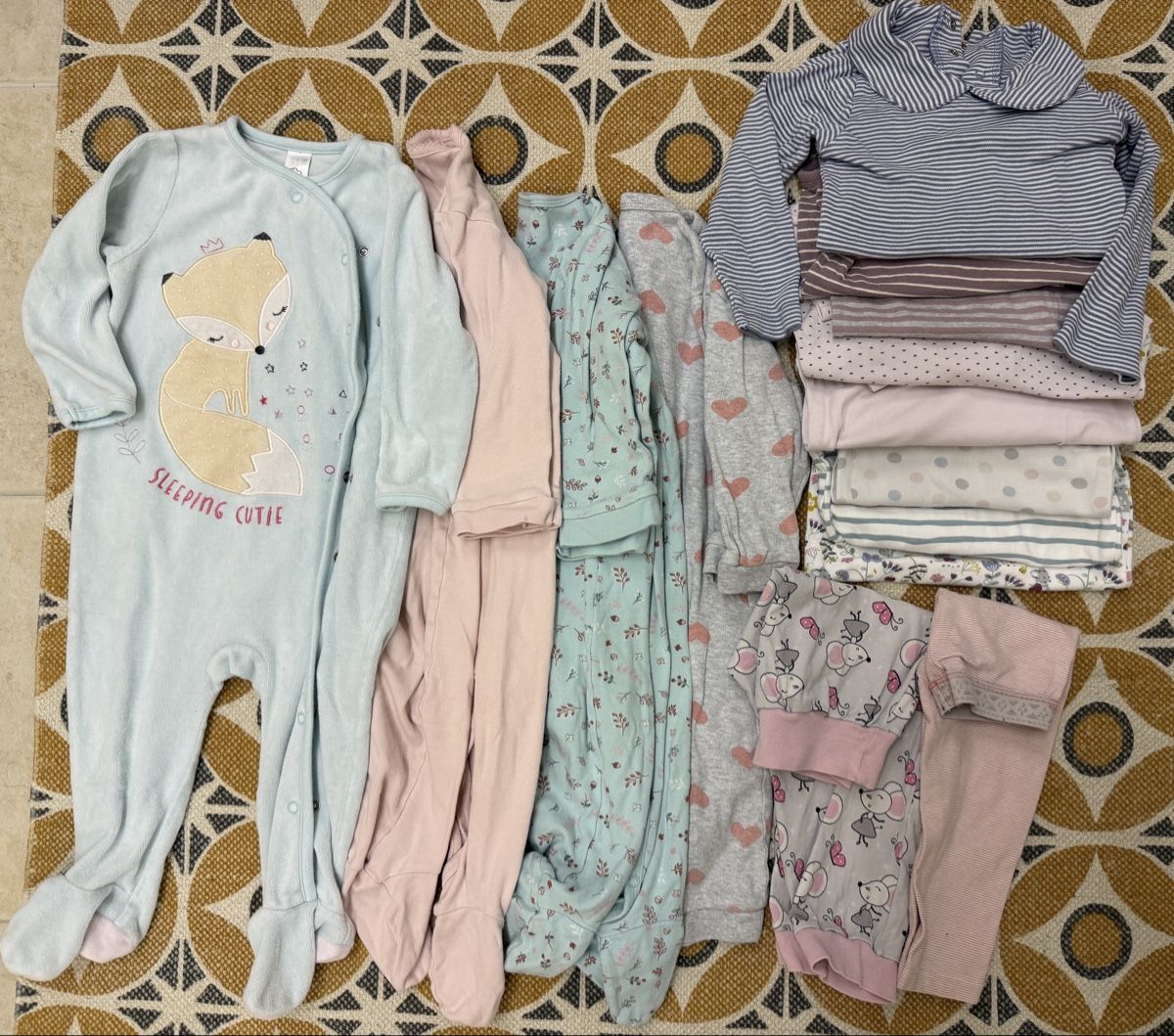 Pyjamas & Ähnliches: Mädchen Pyjamas Grösse 86 guter Zustand – Gebraucht aus Oberrohrdorf von Rgf_b21