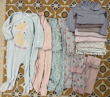 14 Teile: Mädchen Pyjamas und Bodies Grösse 86 guter Zustand