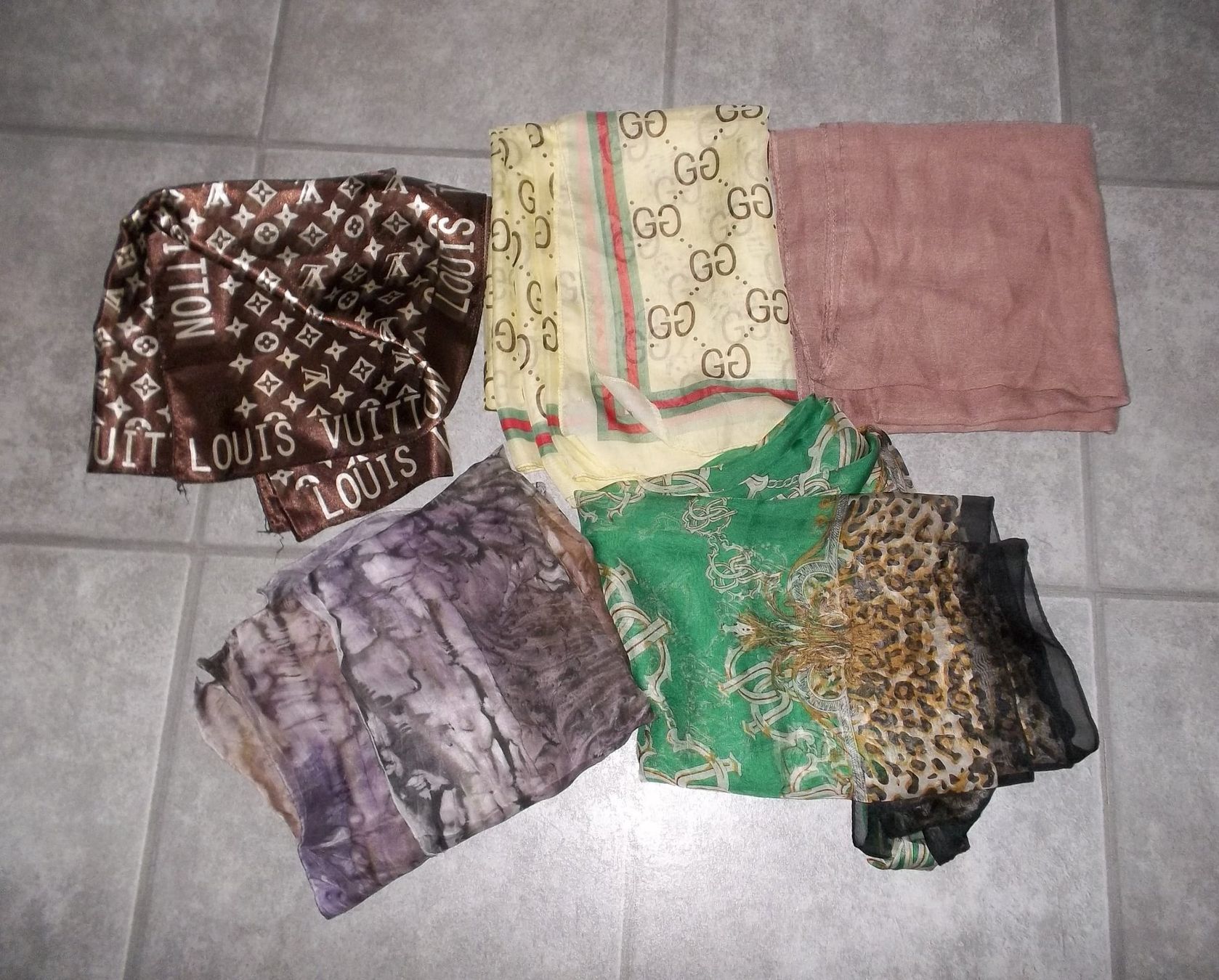 Foulards, Tücher & Schals: 16 verschiedene Foulards – Gebraucht aus Kaltbrunn von Cindy99 2