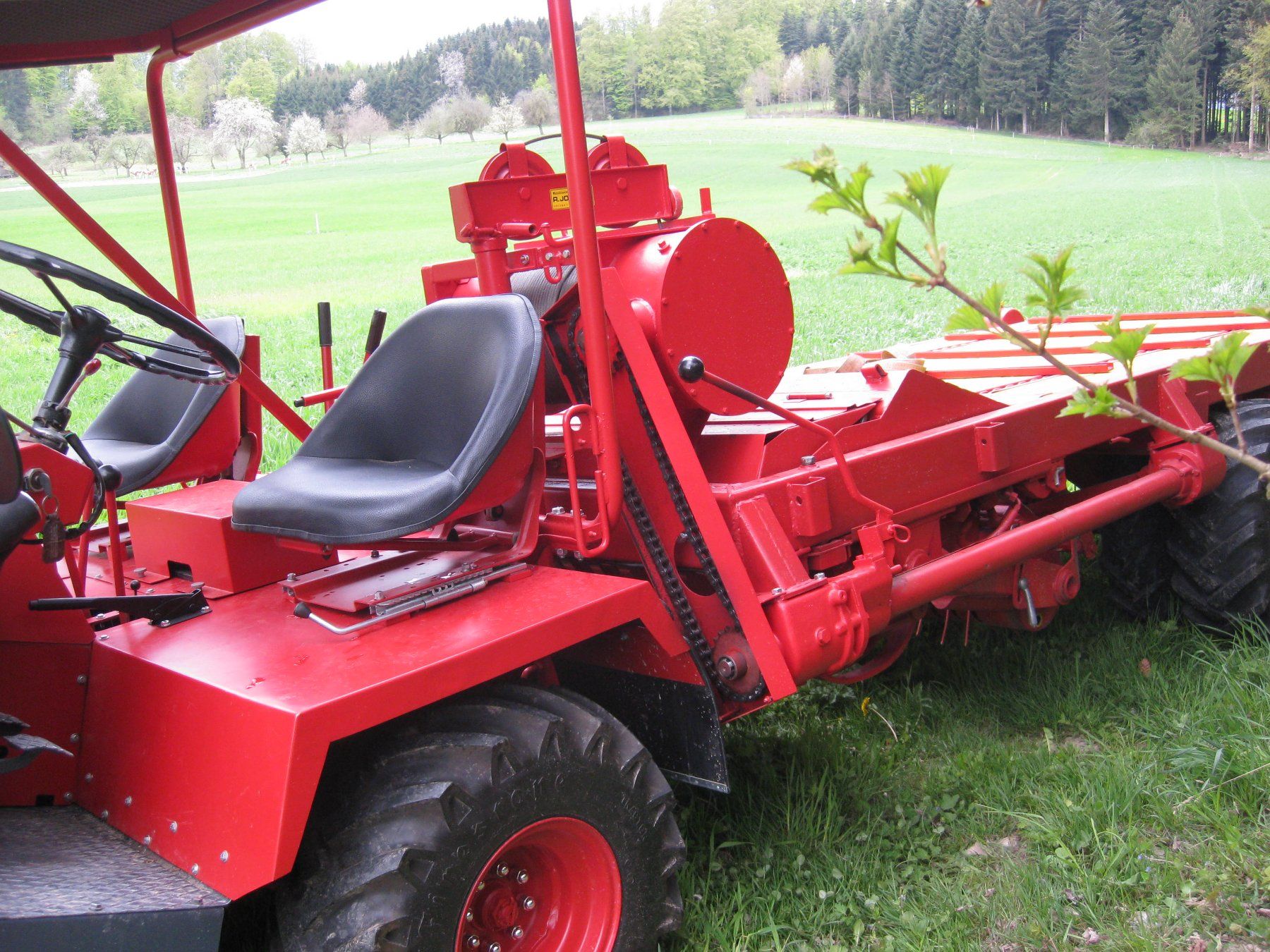 Rapid Tutte le macchine: RAPID Cargotrac 12 S  Selbstfahrender Ladewagen – Usato da Gunzwil venduto da miduss 2