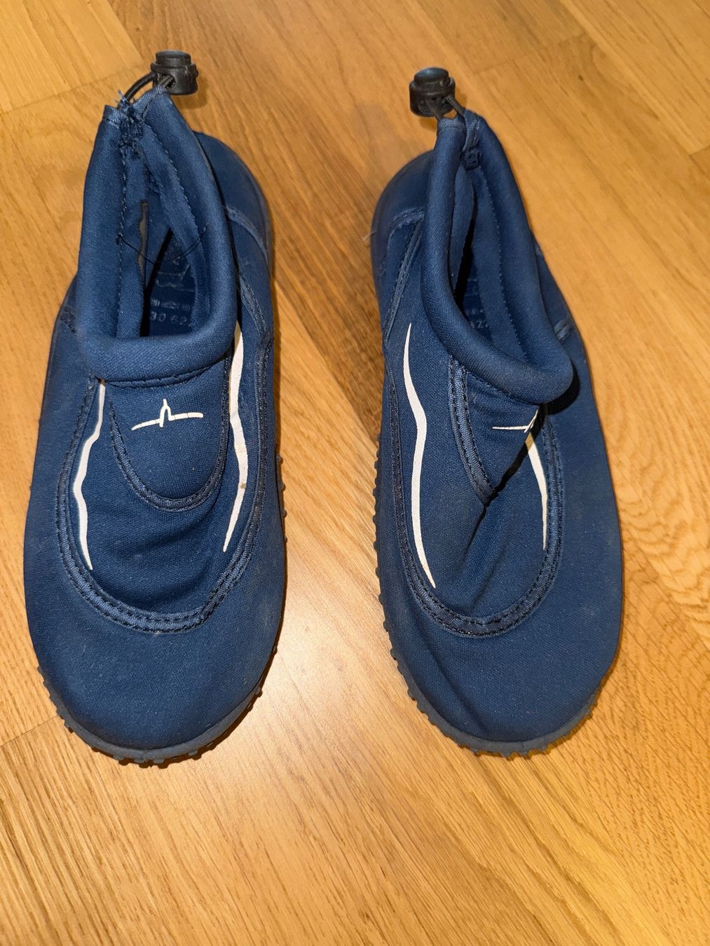 Scarpe da uomo: Wasserschuhe Gr. 33 – Usato da Zürich venduto da Lucinka21