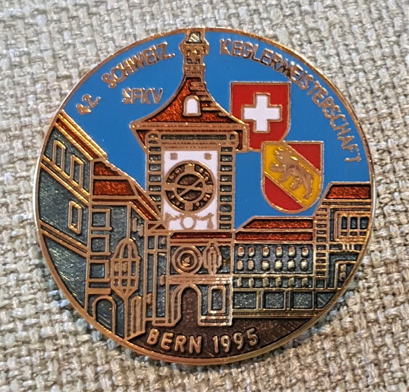 Medaglie: F042 - Pin Kegelmeisterschaft Bern 1995 – Usato da Reinach BL venduto da Boston-Verkauf
