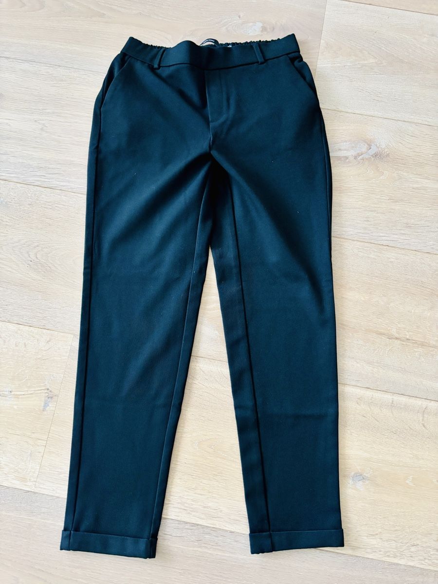 Vero Moda Pantaloni: Schwarze Vero Moda Hose Gr. S/32 – Usato da Ennetbürgen venduto da Evelyne_G
