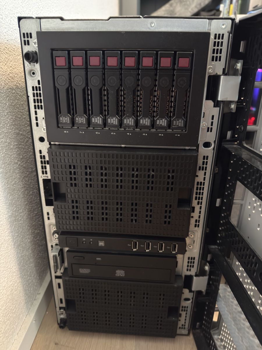 Hewlett Packard Server: HP ProLiant ML350p Gen8 – Tower Server – Gebraucht aus Thürnen von opticalhd5