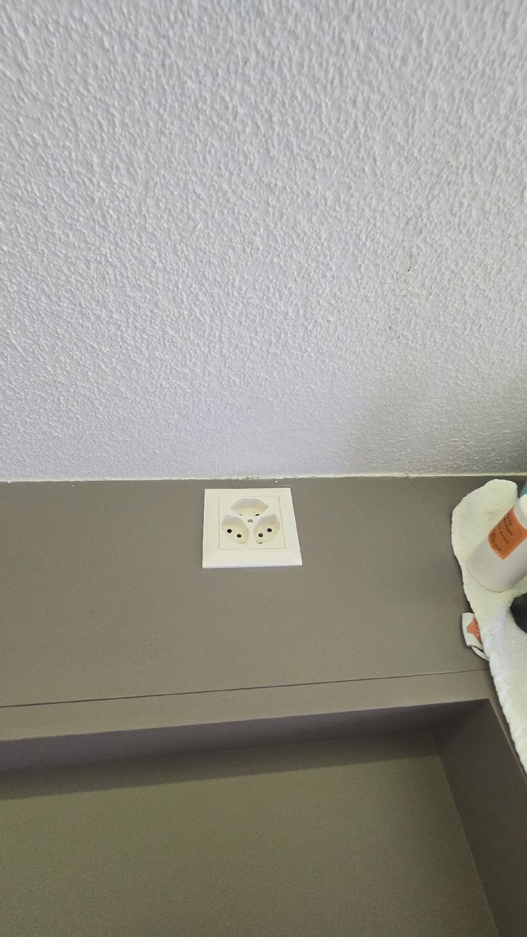 Allestimento di negozi e stand fieristici: Siteboard, Einbaumöbel mit Waschbecken – Usato da Uznach venduto da lindahu 6