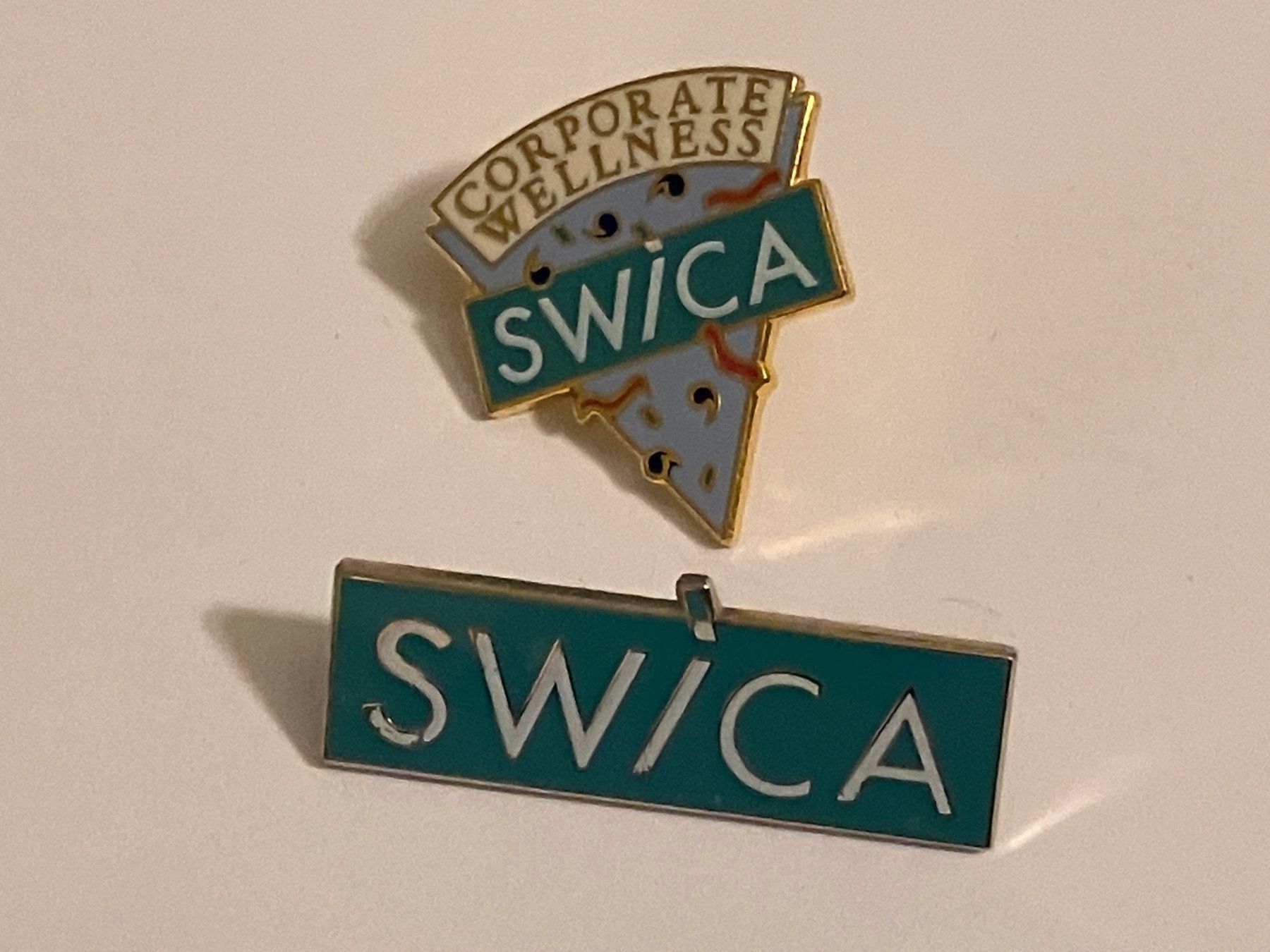 Placchette & Badge: 2 Pin Swica – Usato da Basel venduto da djwwpp