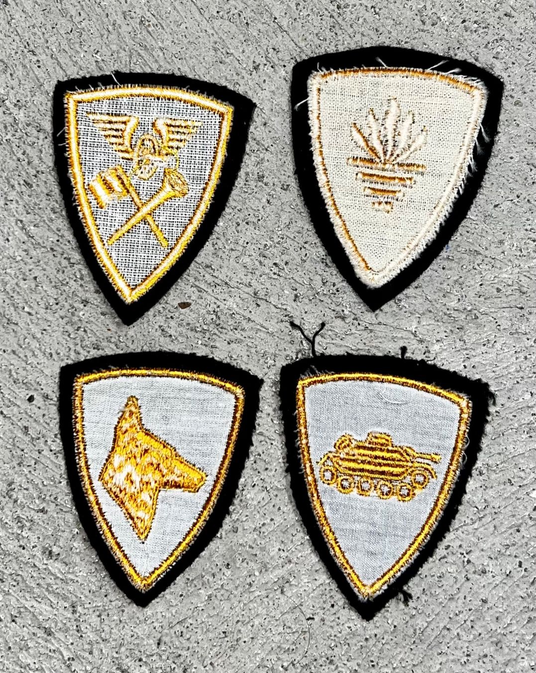 Schweizer Armee Placchette & Badge: 4 badge spécialiste armée abzeichen panzer uniforme – Usato da Nyon venduto da 65d45 1