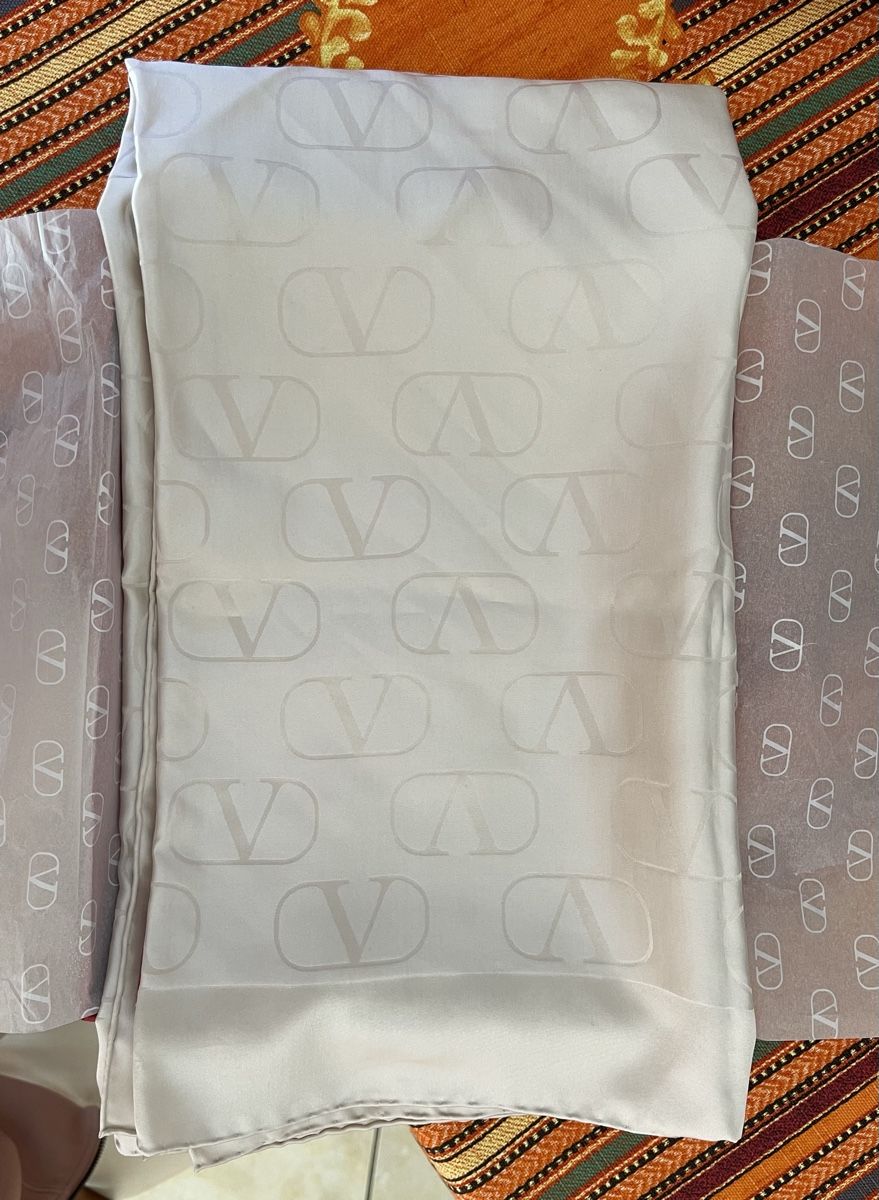 Valentino Foulard & Sciarpe: Valentino Garavani Halstuch – Nuovo e nell'imballaggio originale da Capolago venduto da Bj6g 2