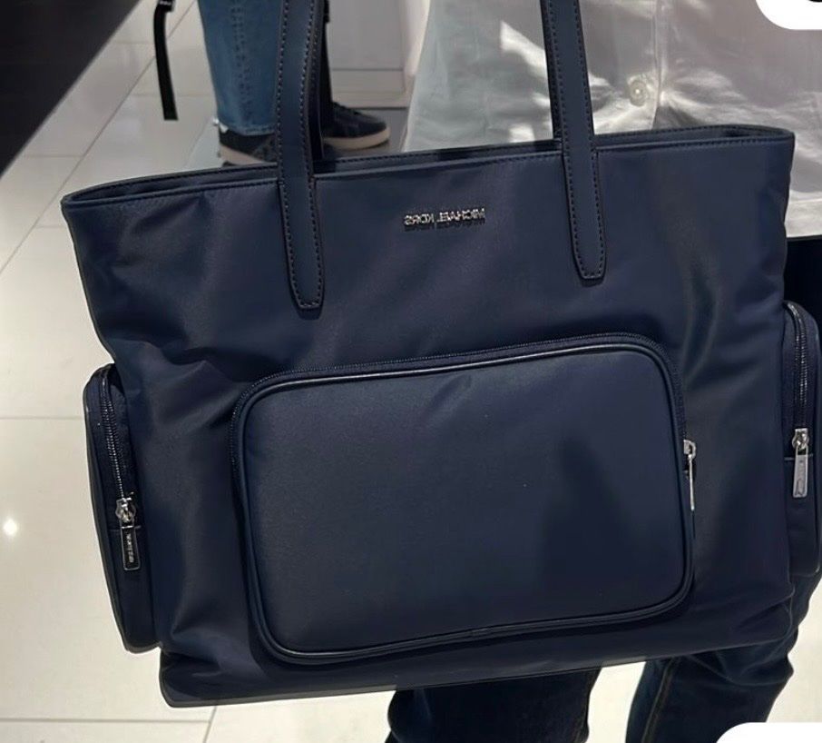 Michael Kors Sacs femmes: Michael Kors Tasche navy – Neuf avec emballage d'origine à Wiedlisbach par Sistershop