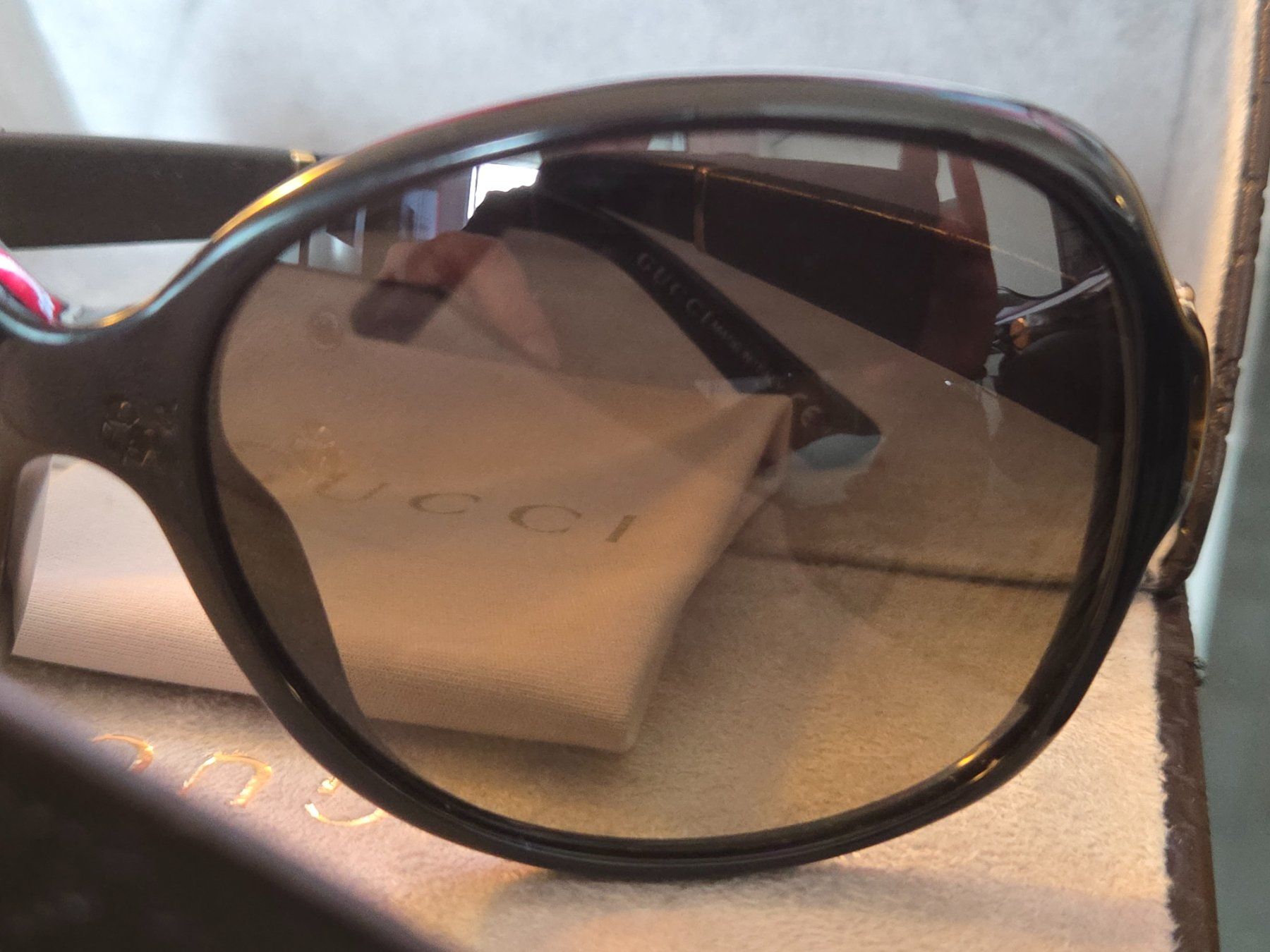 Gucci Occhiali & Lenti: GUCCI Sonnenbrille mit Originaletui – Usato da Emmen venduto da GrabandGo 9