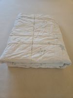 Kinderdecke 95x110 mit Sternenmuster weiss grau gesteppt