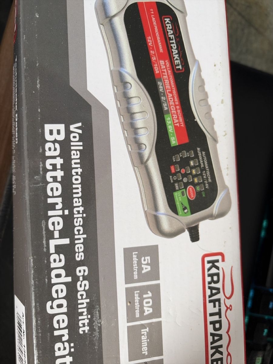 Chargeurs de batterie: Batterieladegerät 12V - 5A & 10 A – D'occasion à Zürich par Megamindharley