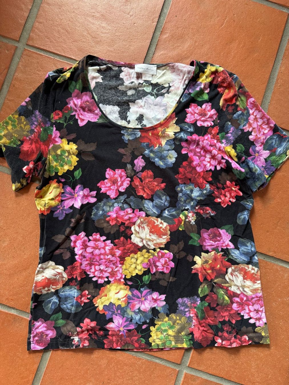 Lotti di vestiti: 4er Set Sommer Shirts Gr. 42 mit Blumenmuster – Usato da Oberrohrdorf venduto da maggys15 4