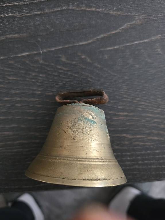 Campanacci mucche: Kleine alte Messingglocke – Usato da Basel venduto da han_swq7