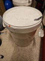 Eimer mit Sandstrahlgranulat , ca. 20kg