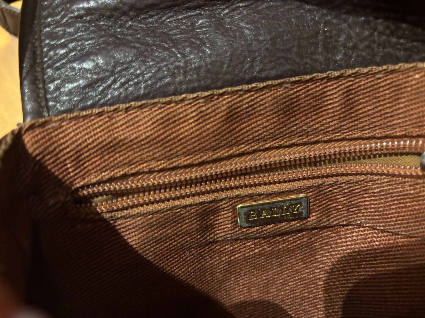 Bally Sacs femmes: Bally Umhängetasche – D'occasion à Winterthur par Schneuzi 3