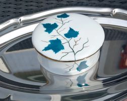 Limoges Porzellan Dose / Bonbonniere mit Efeumuster–Wie neu!