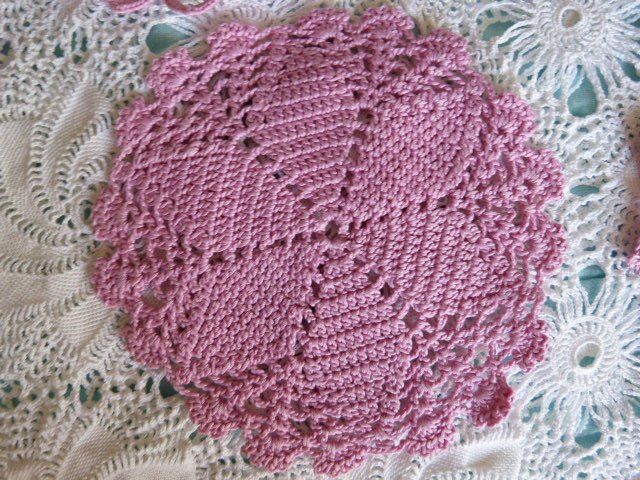 Altra biancheria da tavola: 9 Häkeldeckeli, rosa, Handarbeit, Boho-Style – Usato da Nunningen venduto da Ave51 7