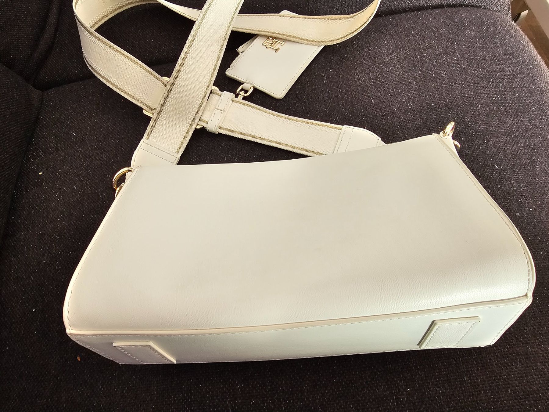 Tommy Hilfiger Altro in  Abbigliamento & Accessori: Tommy Hilfiger Schultertasche – Usato da Kirchdorf BE venduto da aegeri00 1