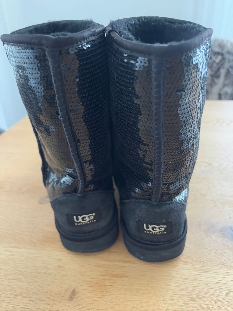 Ugg Scarpe da donna: UGG Boots Gr.41 – Usato da Zug venduto da Deks