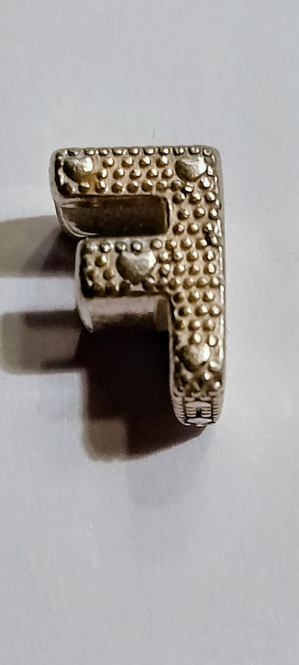 Pandora Ciondoli: Pandora Charm Buchstabe F  – Usato da Therwil venduto da col_m6rx 1