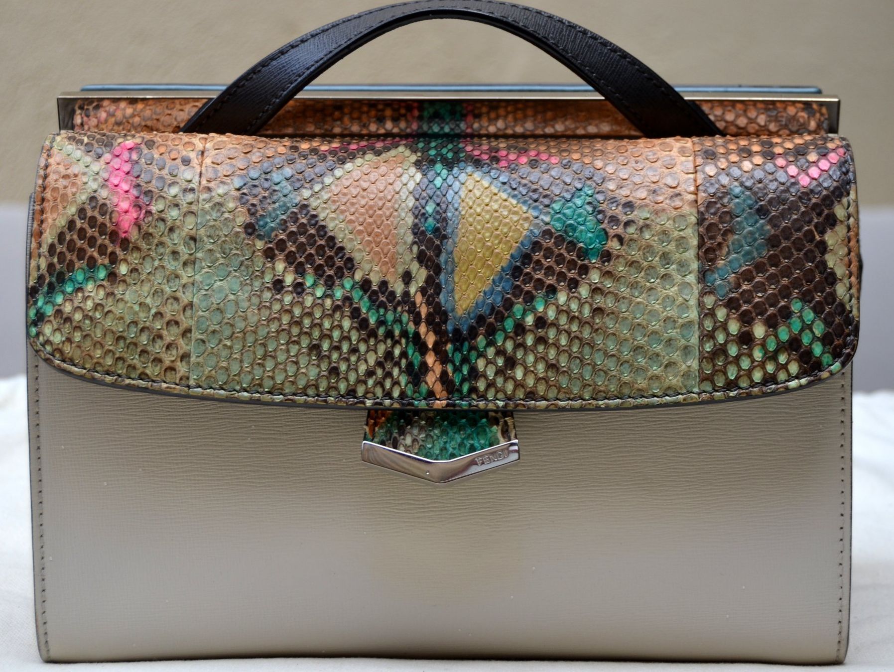 Fendi Taschen für Damen: Fendi Python Demi Jour Tasche / sac – Gebraucht aus Collonges von Auganien 3