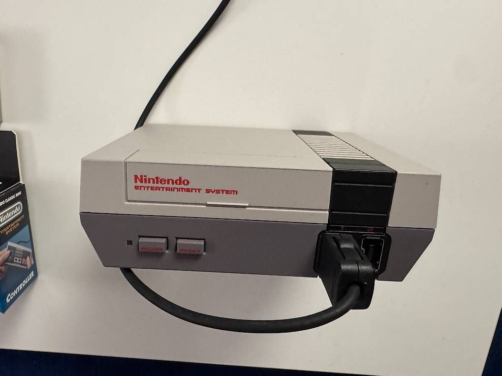 Nintendo Console: Nintendo Classic Mini 633 Spiele inkl. 2 Controller – Usato da Wetzikon ZH venduto da aschi777 1