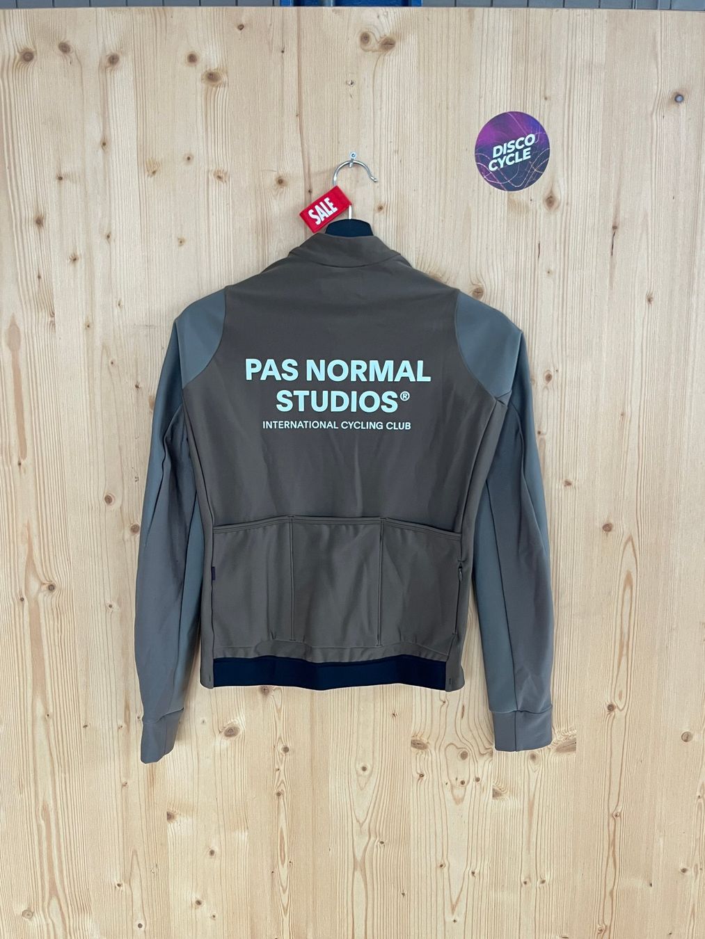 Pas Normal Studios Canottiere & Pantaloni: % Pas Normal Studios Men's Mechanism Thermal Long Sleeve - S – Nuovo e nell'imballaggio originale da Bern venduto da Disco_Cycle 1
