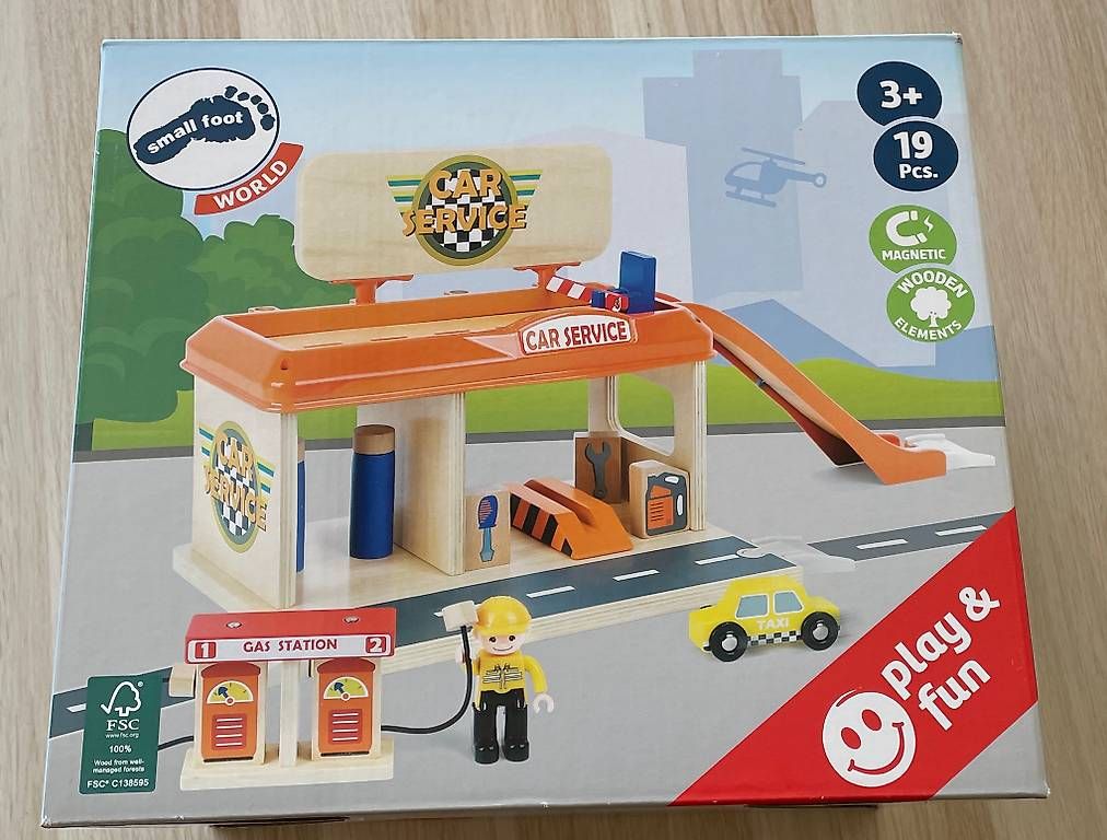 Spielzeuge: Jouet station-service en bois – Gebraucht aus Courtelary von OnTheRoad79