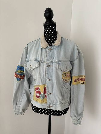 Vintage Jeansjacke mit USA Patches Grösse M – 90s College
