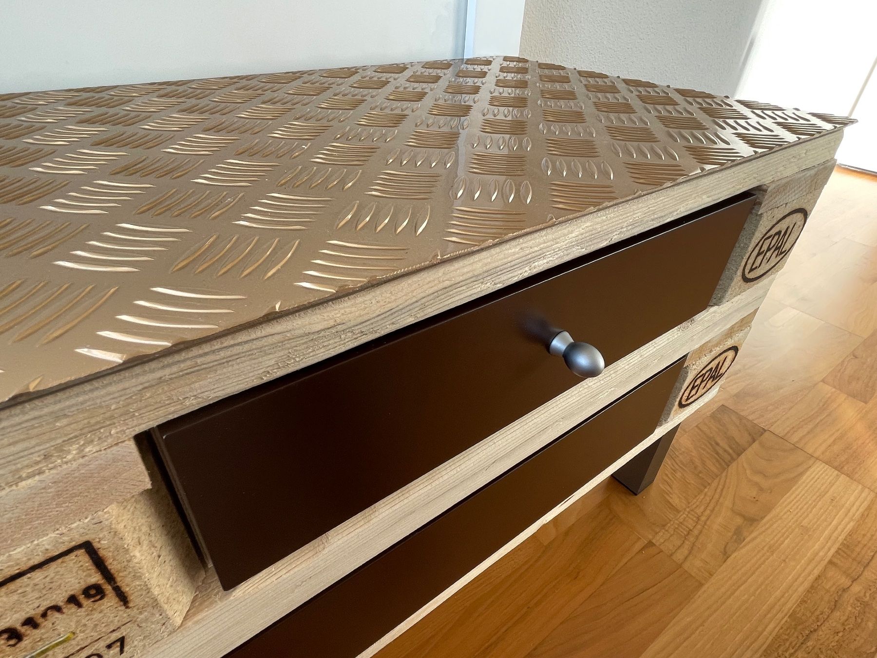 Pallets: TV Möbel / Sideboard aus Palette – Nuovo (secondo la descrizione) da Dübendorf venduto da Airplane 1
