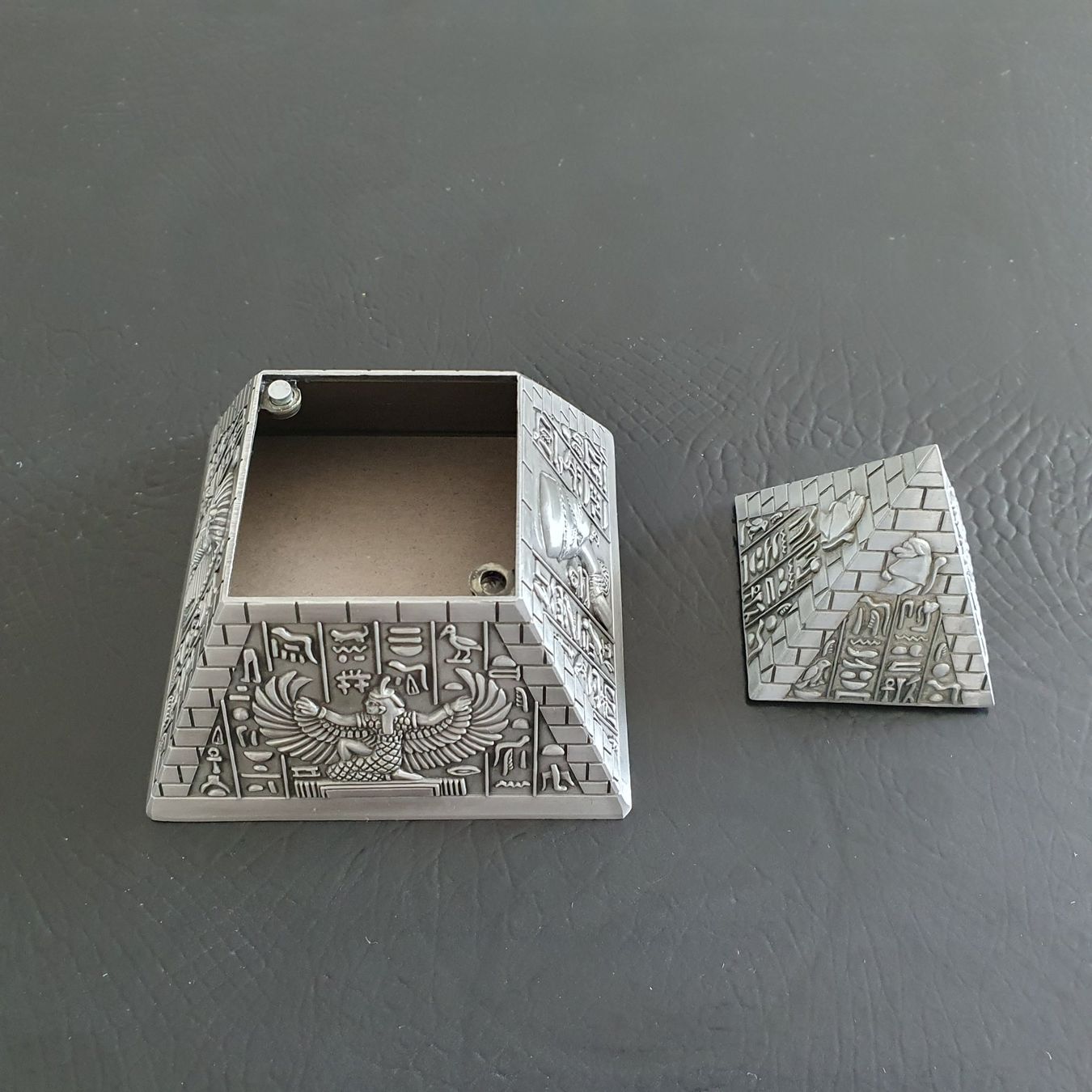 Tutte le decorazioni: Pyramide de collection / Pyramide Deko – Usato da Suhr venduto da Lavigie 2