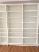 Bücherregal Billy weiss mehrere Module 60 und 80 cm breit.