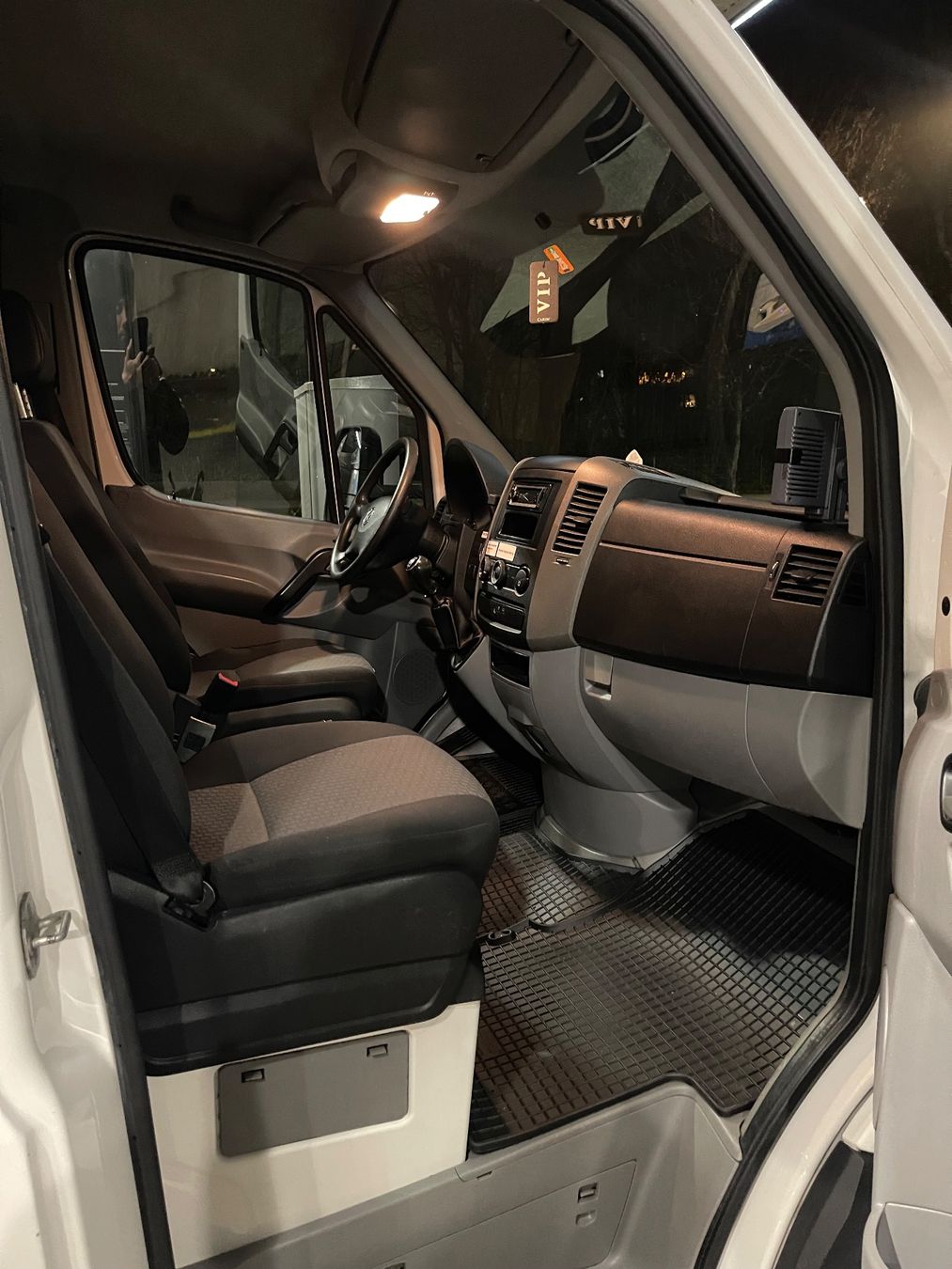 VW Veicoli commerciali: Transporter mit Hebebühne mieten – Usato da Niederglatt ZH venduto da Amaros25 2