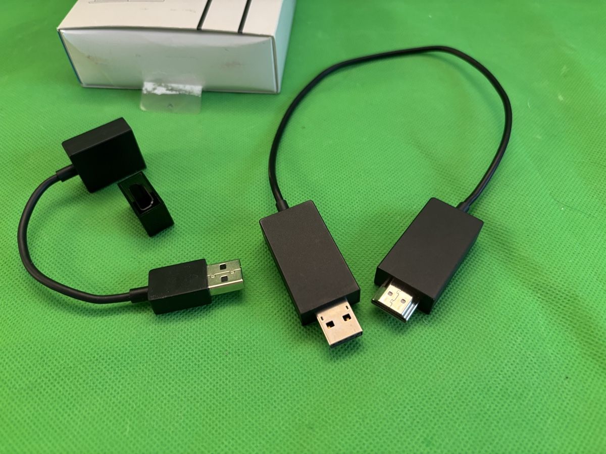 Microsoft Adapter: Microsoft Wireless Display Adapter Modell 1733 gebraucht – Gebraucht aus Kilchberg ZH von bionicdog 1